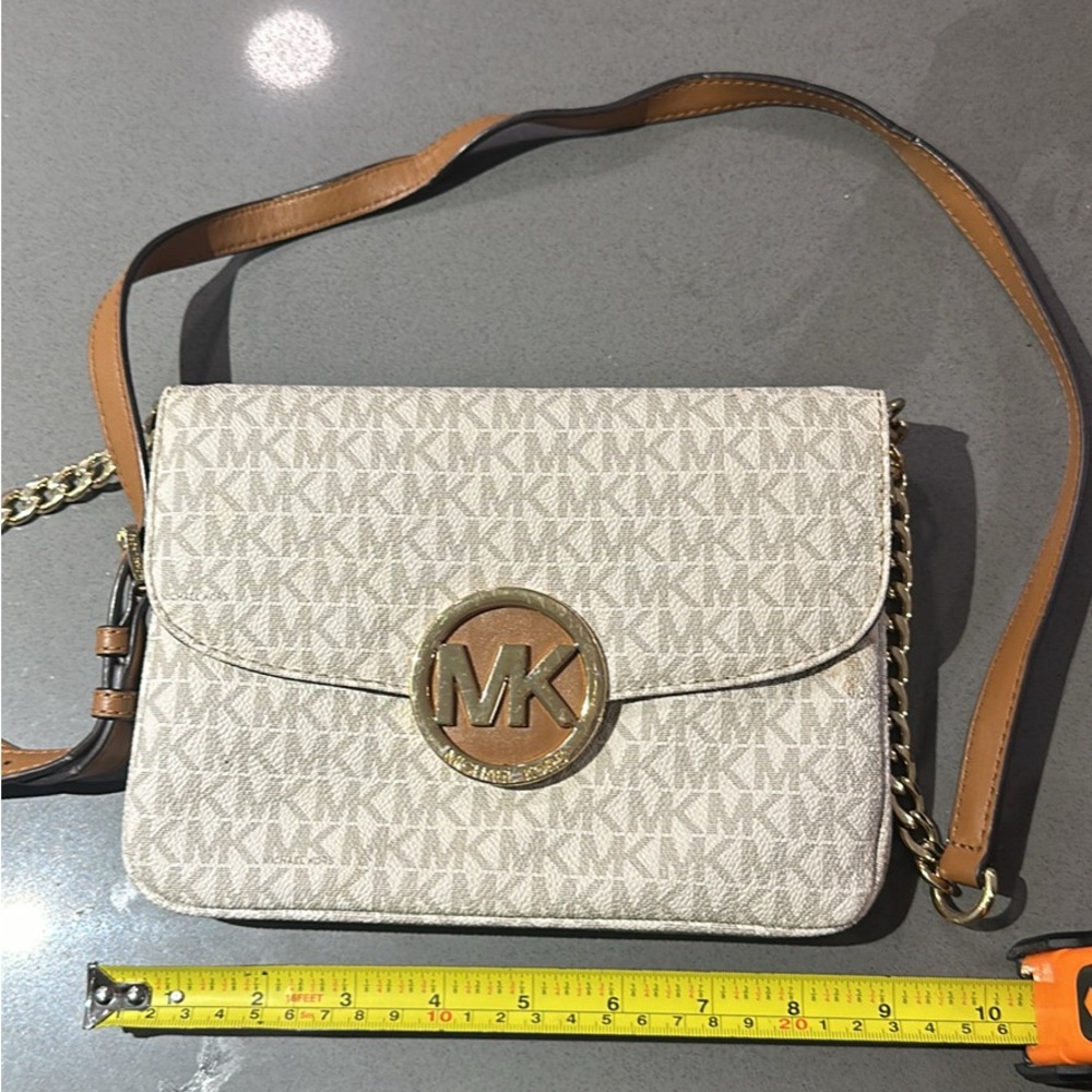 Michael Kors cross body off white/beige and brown